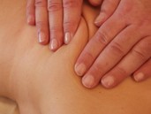 Klassische Rückenmassage in ruhiger Umgebung.